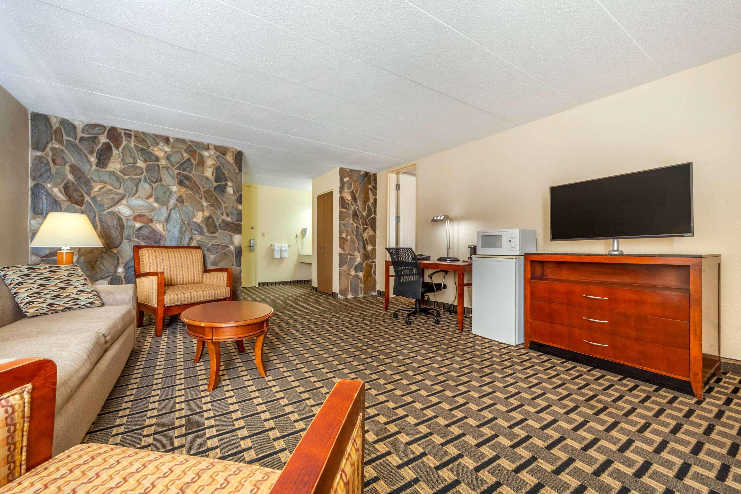 Econo Lodge Inn & Suites Brookings Buitenkant foto