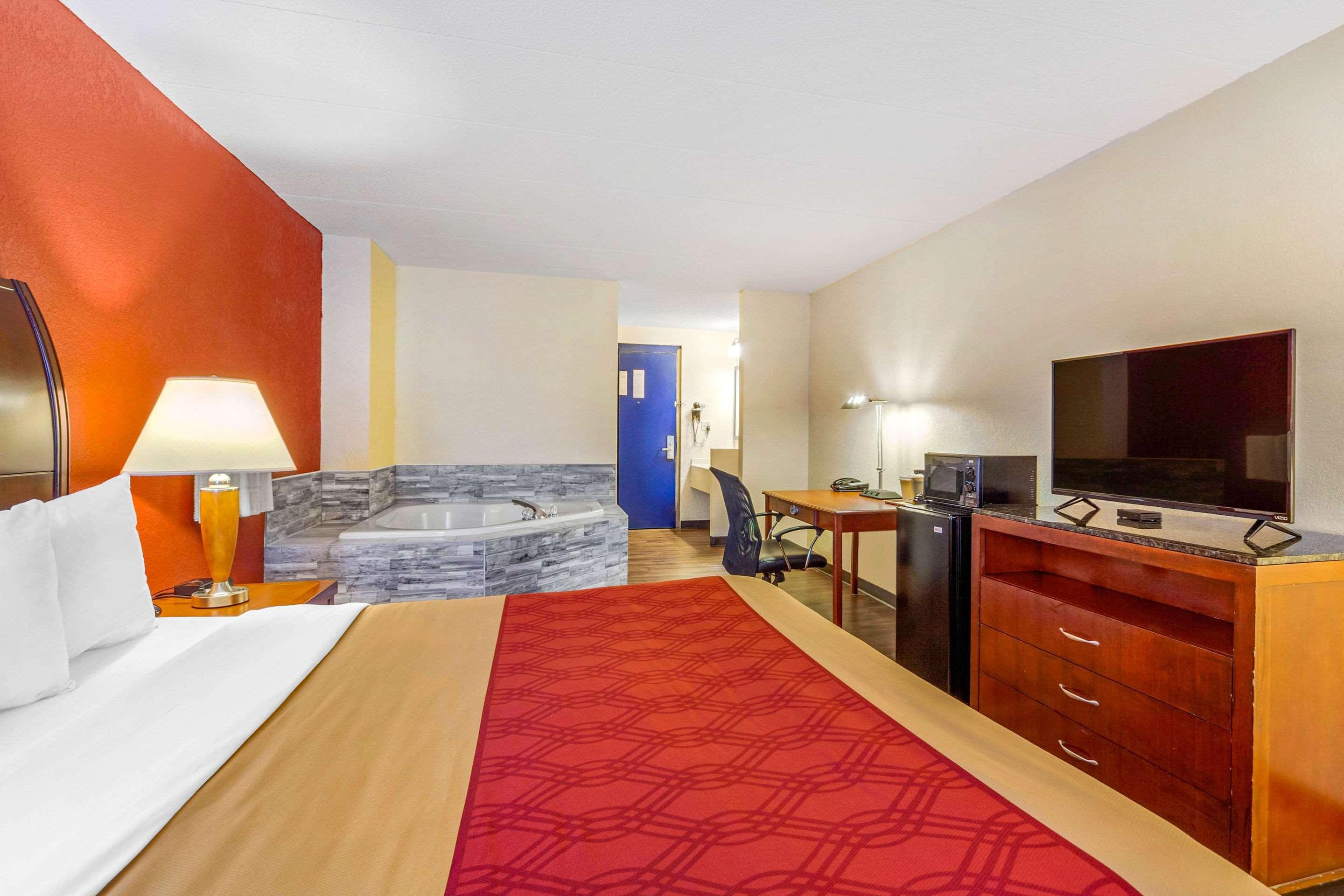 Econo Lodge Inn & Suites Brookings Buitenkant foto
