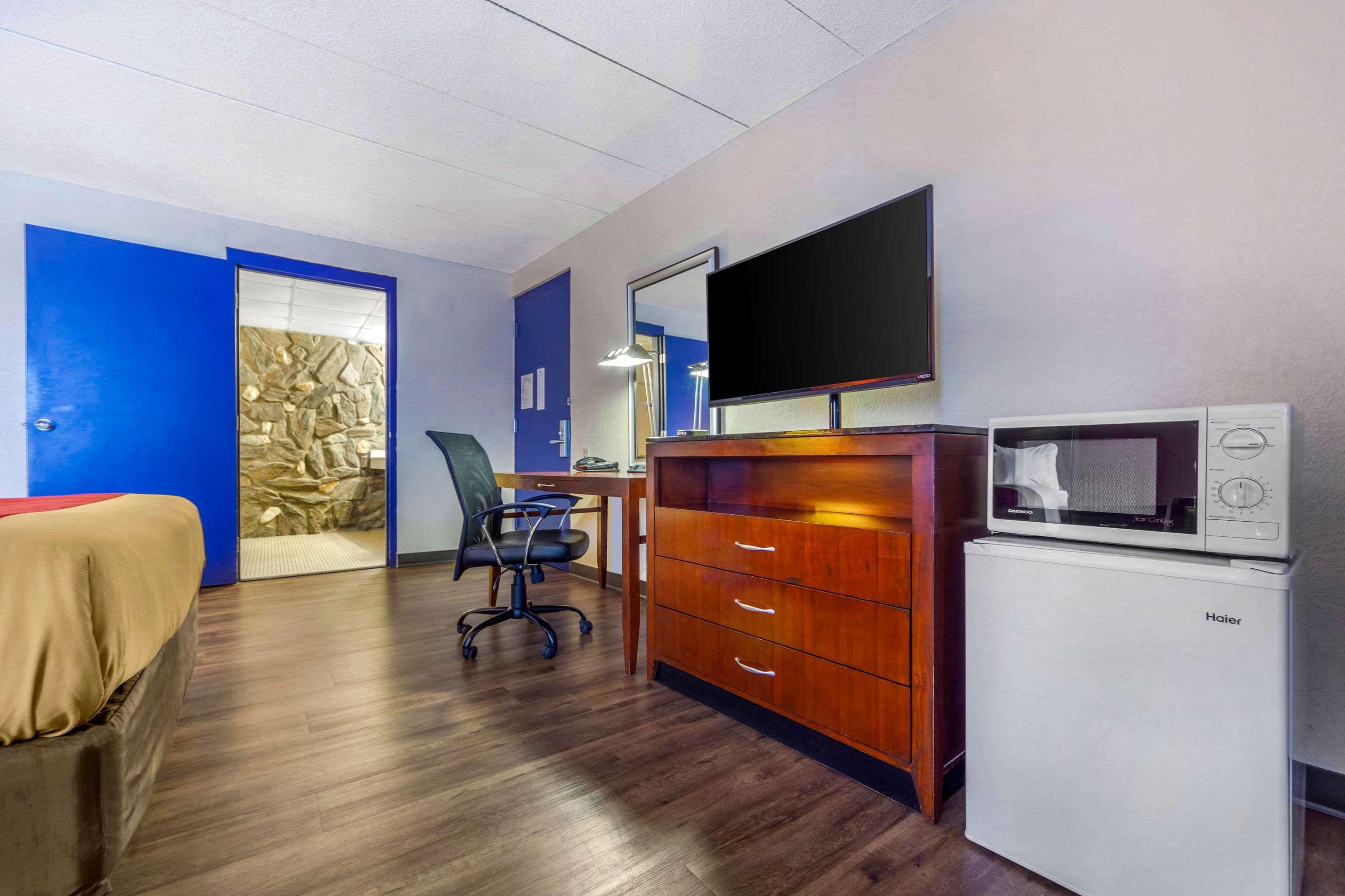 Econo Lodge Inn & Suites Brookings Buitenkant foto