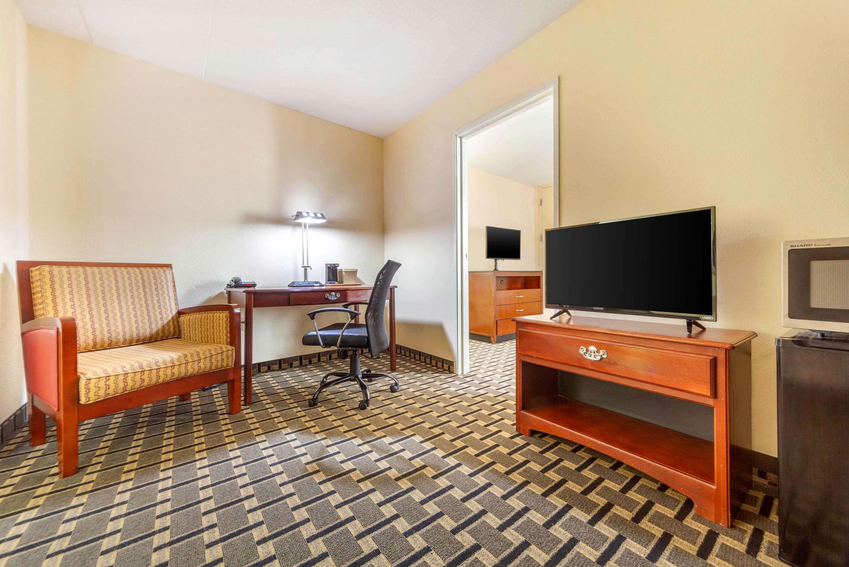 Econo Lodge Inn & Suites Brookings Buitenkant foto