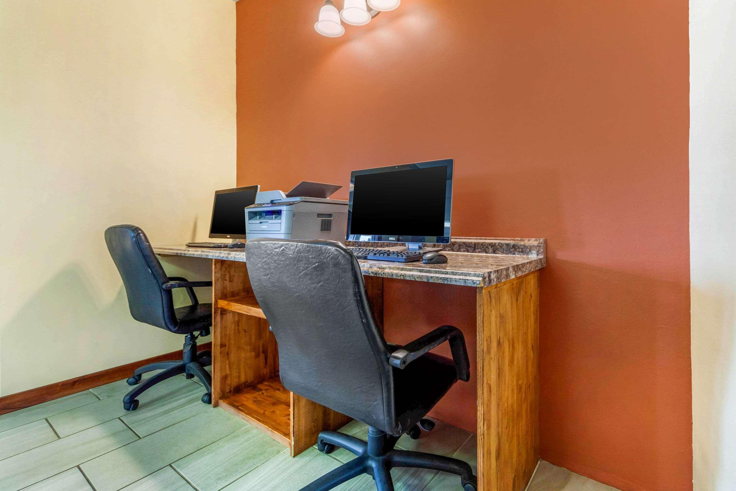 Econo Lodge Inn & Suites Brookings Buitenkant foto