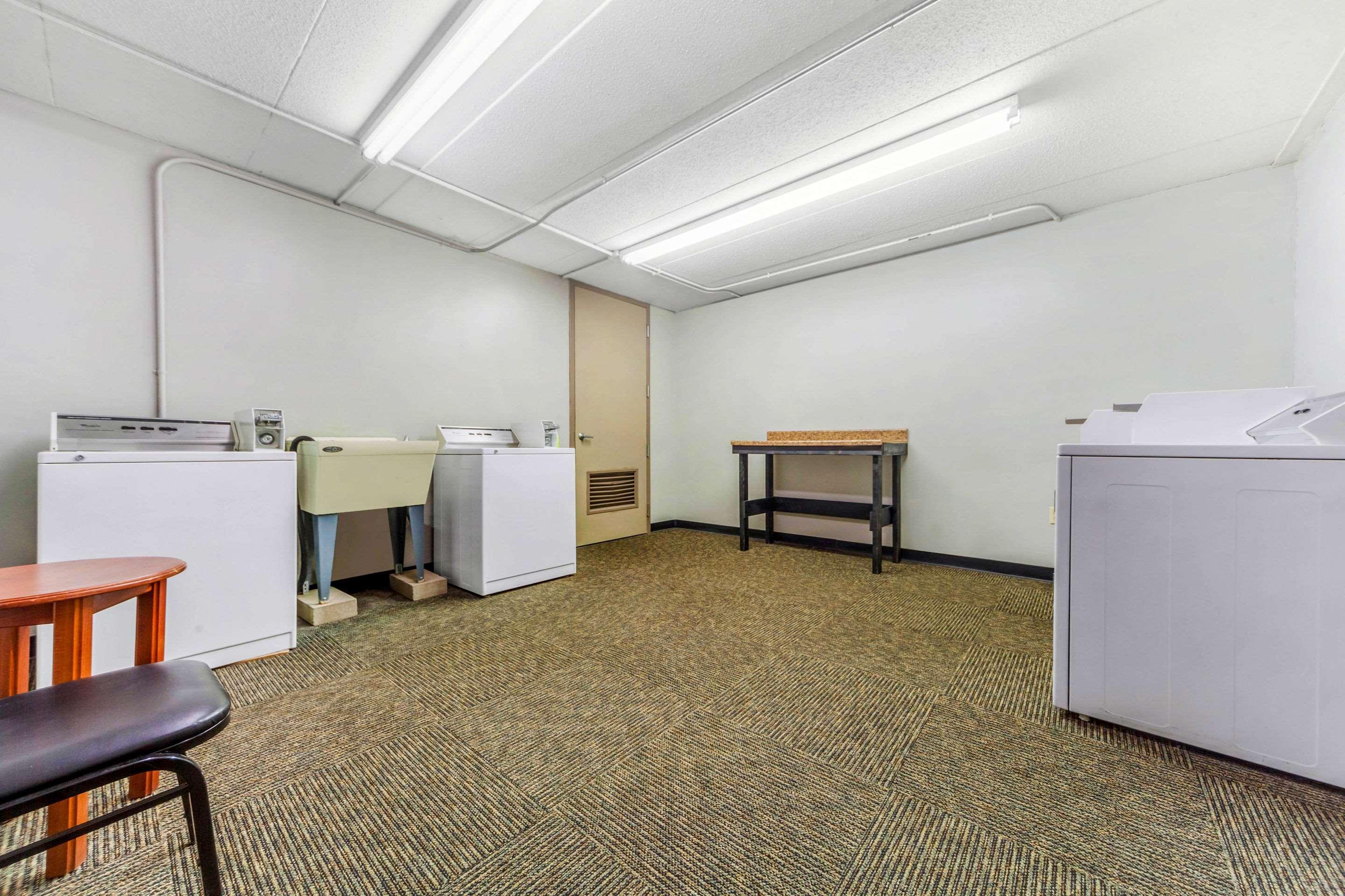 Econo Lodge Inn & Suites Brookings Buitenkant foto