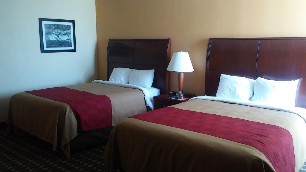 Econo Lodge Inn & Suites Brookings Buitenkant foto
